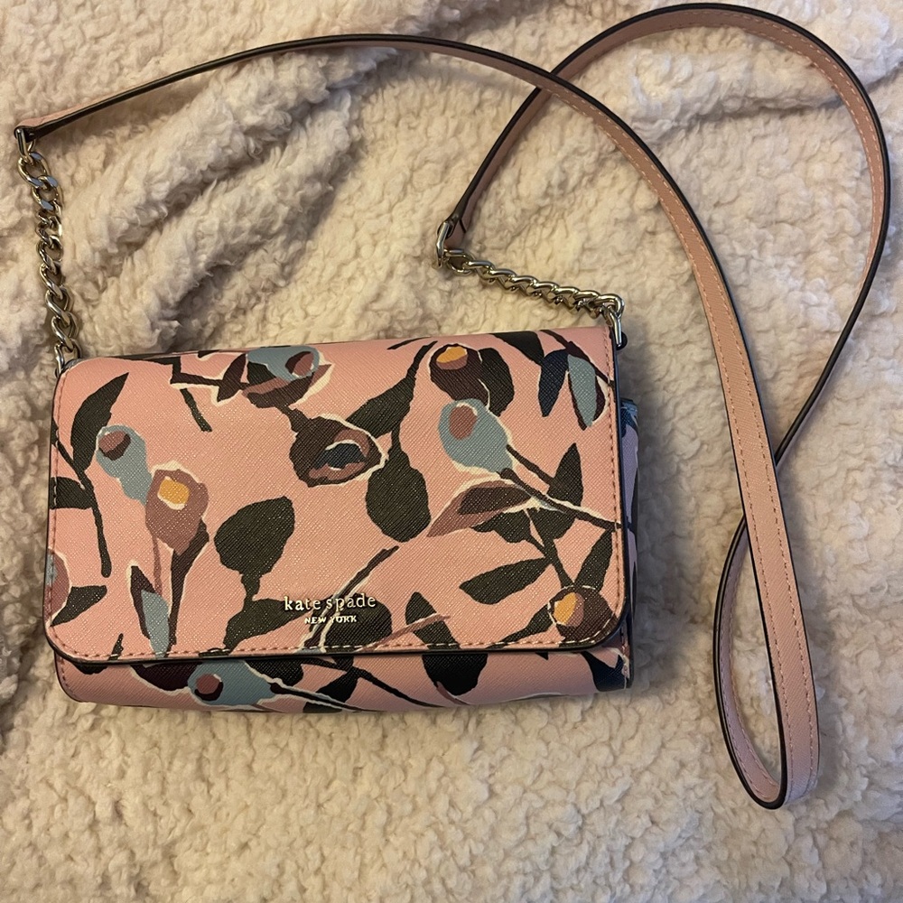 SUPER cute Kate Spade flower purse
